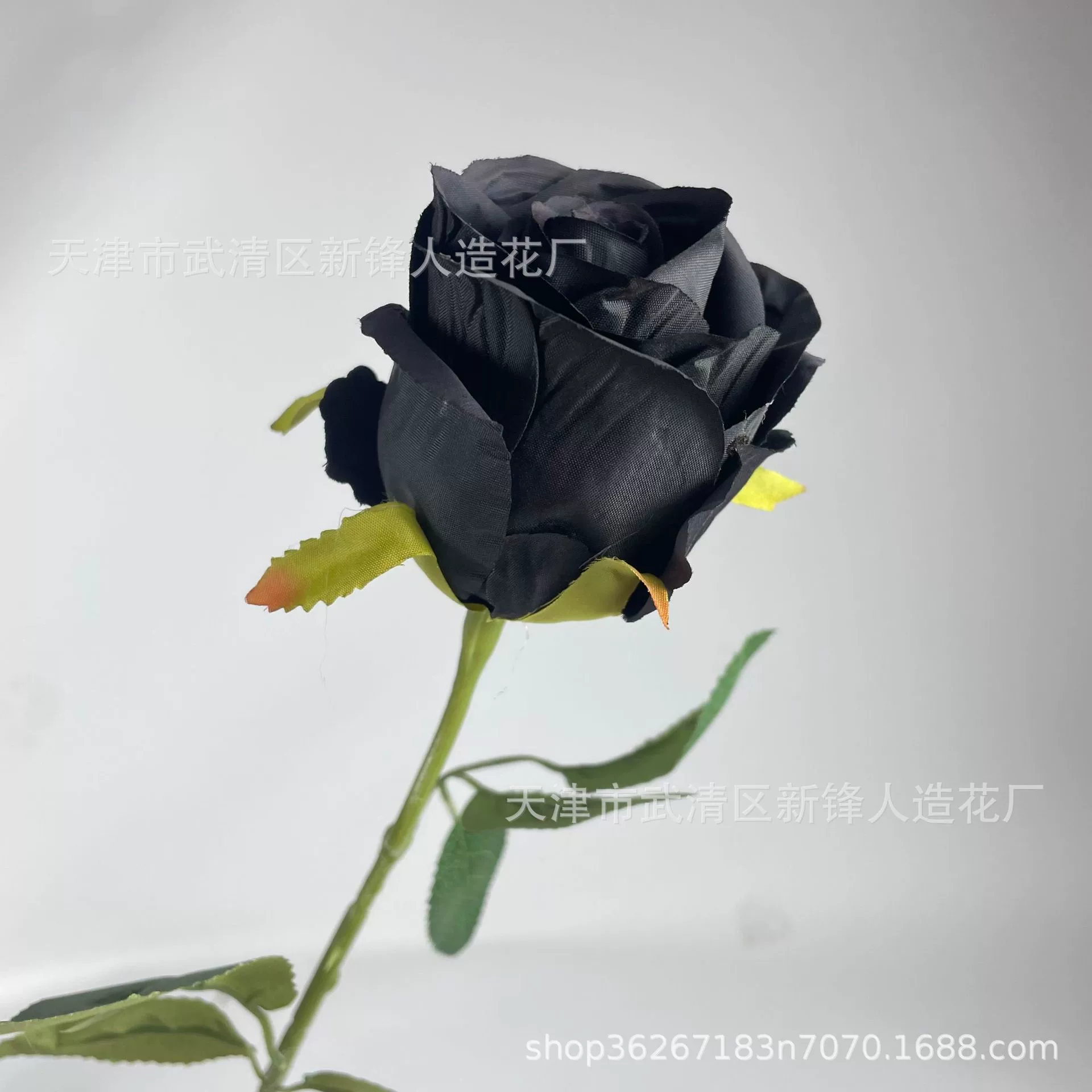 Розовая сливовая ложбинка Bulgarian False Flower Plastic Flower Decoration шелковый цветок Гостиная имитационная цветочная композиция для свадьбы