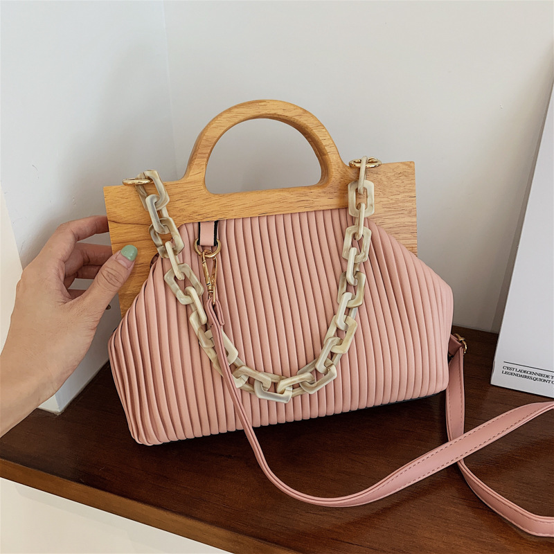 Autumn And Winter New Wooden Handle Fashion Chain Fold Striped Shoulder Simple Messenger Bag display picture 27