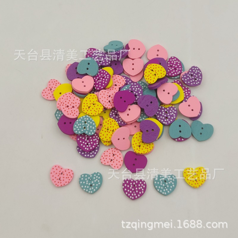Botón de amor de lunares de impresión en color de 17mm Botón de impresión de corazón de lunares de color 100 piezas por paquete