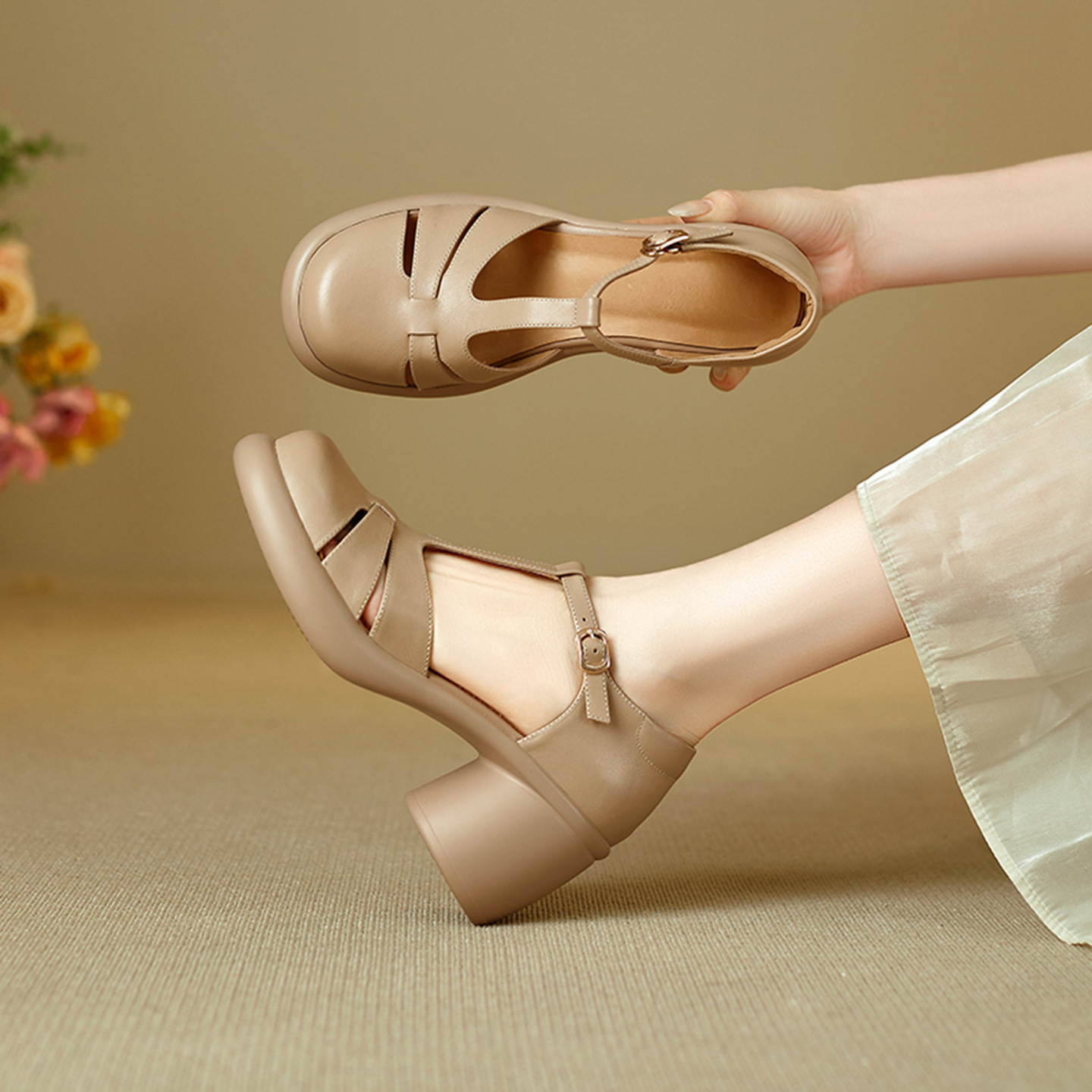 Sandal cao gót nữ mũi kín gót 7.5 cm phong cách vintage quai chữ T — màu nâu