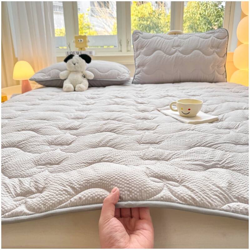 Spring and Summer Bubble Gauze Quilted Mattress Student Dormitory Thickened Quilted Bed Sheet Single Set Sleeping Pad Mattress Quilt Pad Spring and Summer Bubble Gauze Quilted Mattress Student Dormitory Thickened Quilted Bed Sheet Single Set Sleeping Pad Mattress Quilt Pad