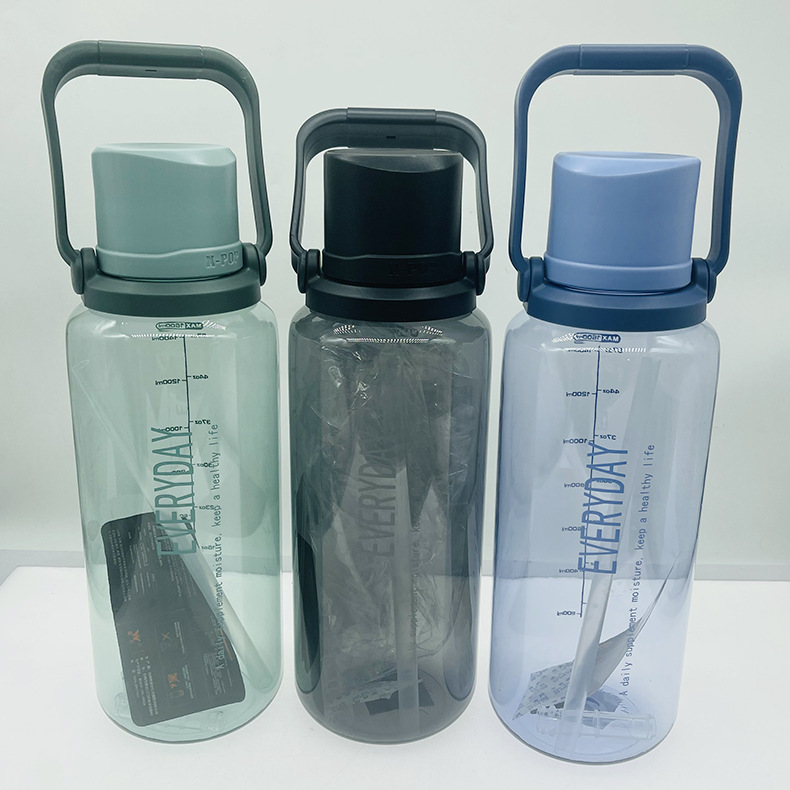 Yichang 8715 deportes al aire libre hervidor mango taza de agua de plástico al por mayor taza de plástico escala portátil taza de espacio fabricante