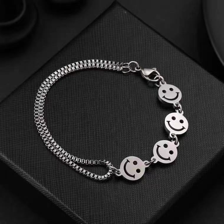Retro titanium steel does not fall, smile, couple, hand chain, female INS design, hip, simple, cold, dry, bracelet, male