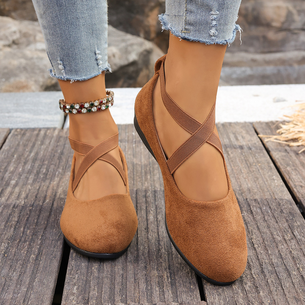 Damloafers med kilklack i mocka med remar fina damskor_voghion.com