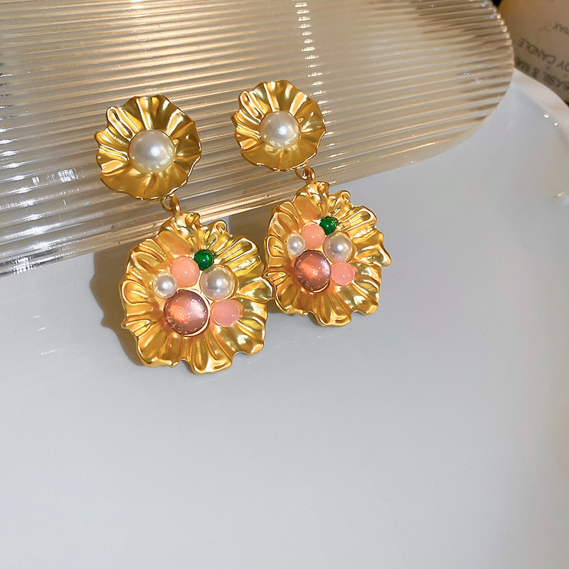 Rétro Fleur Alliage Placage Incruster Perles Artificielles Femmes Boucles D'oreilles display picture 7