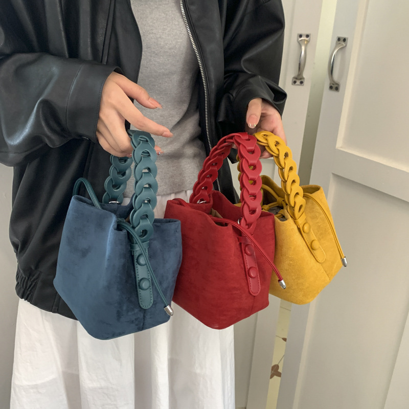 Xiaozhong bolso de cubo de seda de lana de invierno para mujeres bolso de mano retro color contraste 2026 nuevo viaje de hombro mochila