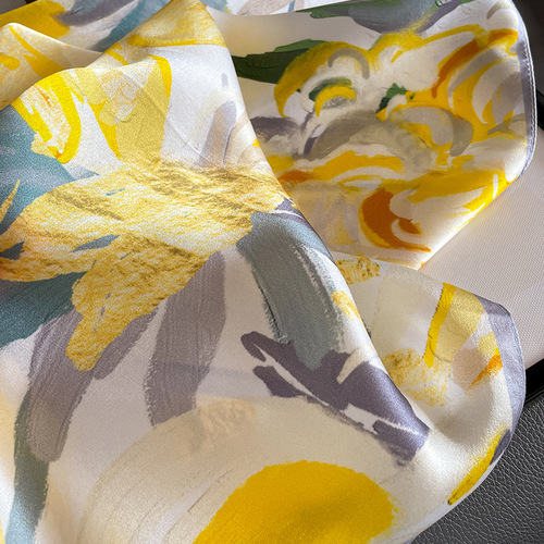 Small square scarf women's silk scarf women's silk Korean version printed mulberry silk temperament scarf spring and autumn scarf shawl small scarf