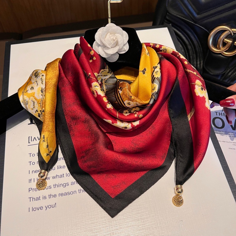 자두 팁의 Xi-[자기 새틴 스퀘어 스카프]]