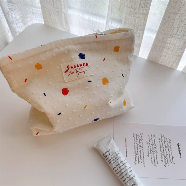 Cosmetic bag