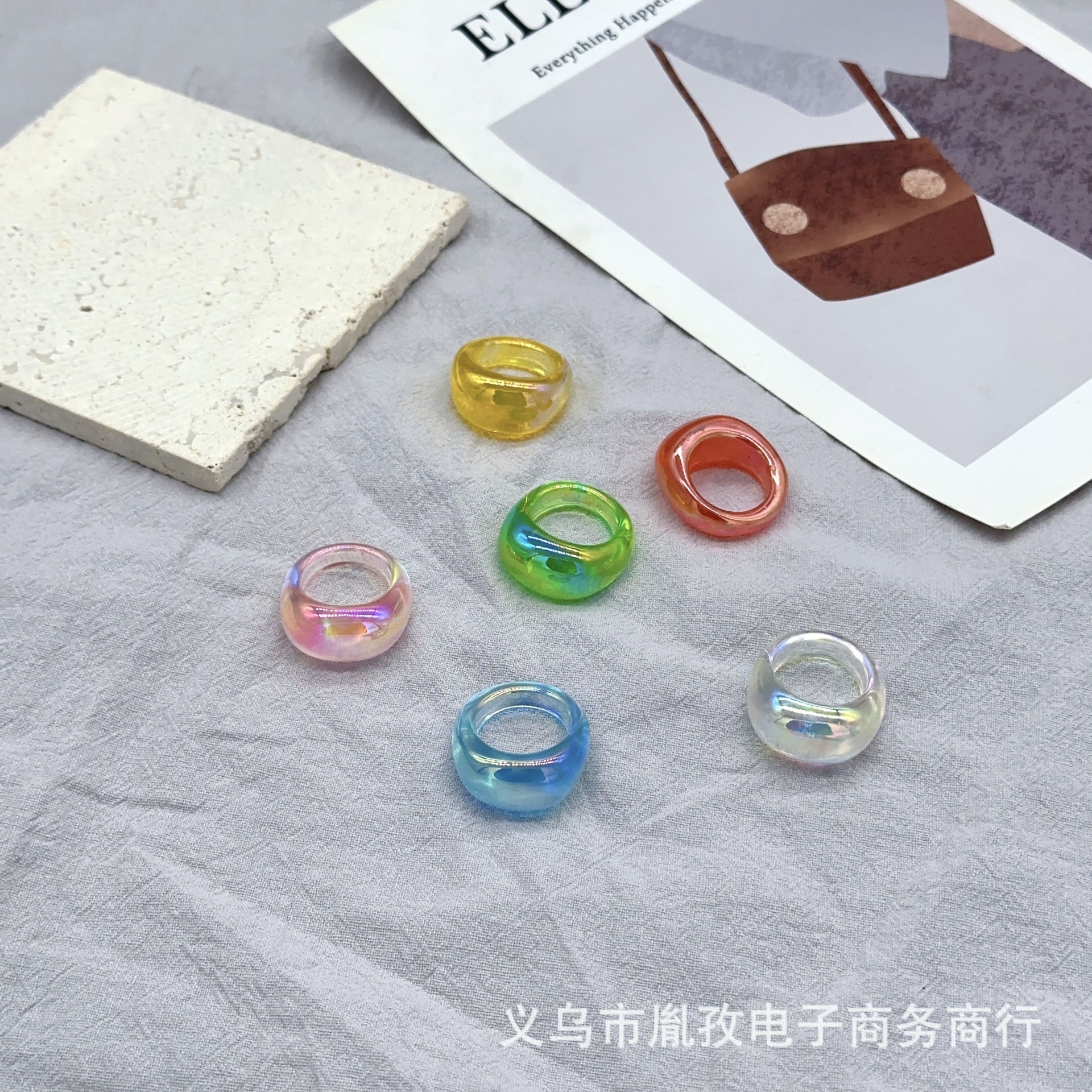 Nuevo japonés y coreano ins estilo neto rojo retro colorido resina acrílico anillo de las mujeres de moda simple estilo frío anillo