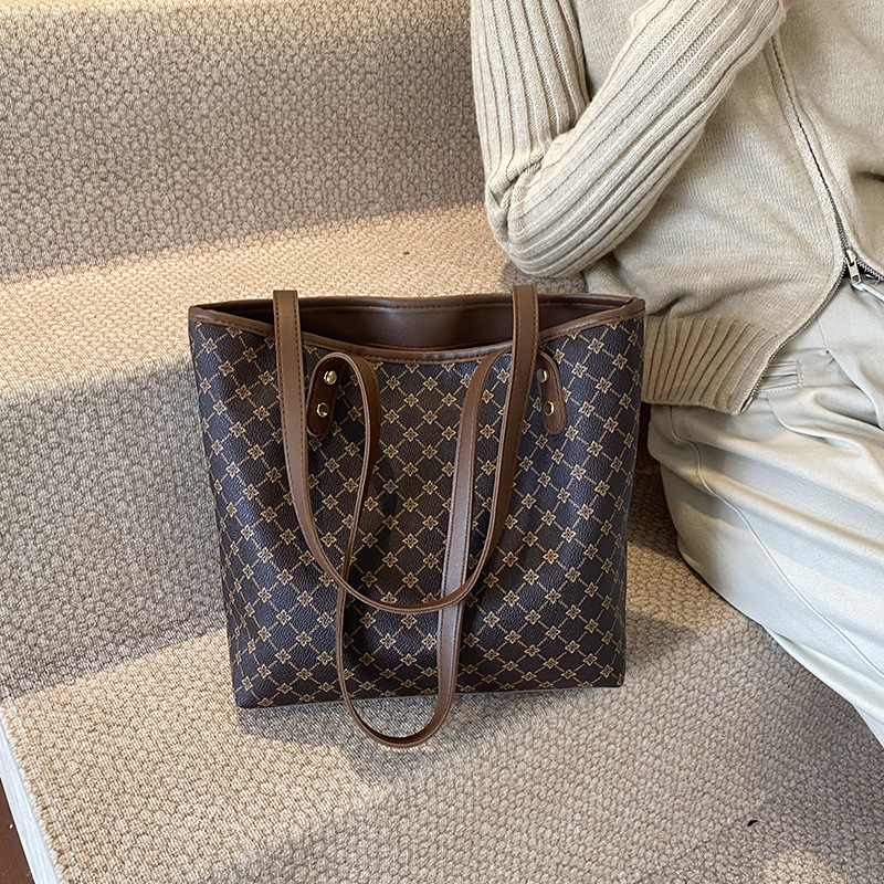 2024 invierno retro bolso de mano de gran capacidad para mujer nuevo bolso de axila para mujer bolso de hombro para viajero extranjero