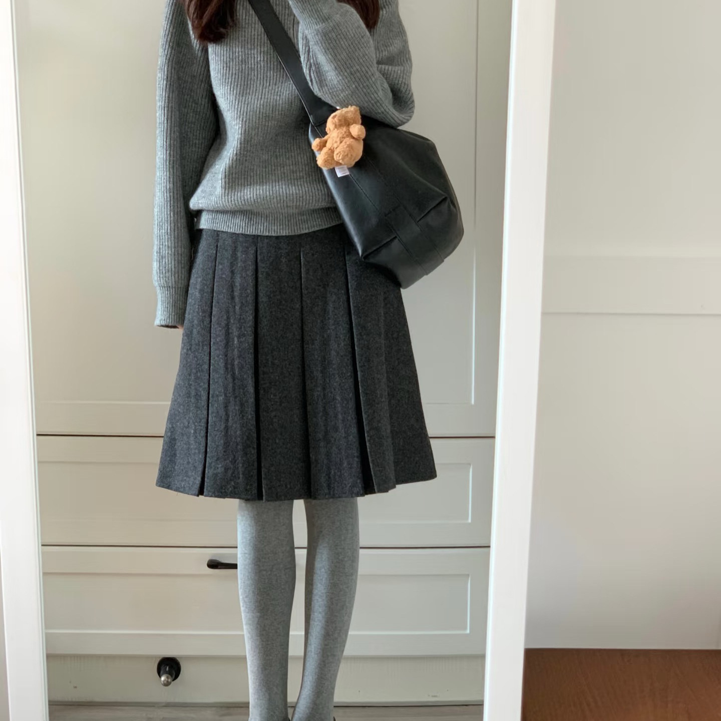 学院风深灰色毛呢百褶半身裙女2025秋冬新款高腰显瘦A字百褶裙子