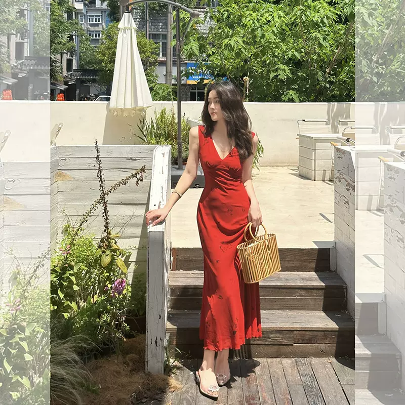 爆款蔷薇 红色v领吊带连衣裙女夏收腰包臀度假裙长款高级感连衣裙