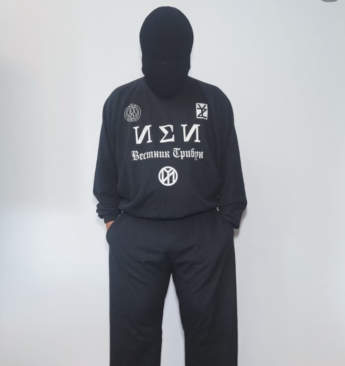 Kanye Shanghai Concert Peripheral Loose Shoulder No. 1 Printed Integrated Cut Crew Neck Sweater_viptrois.com