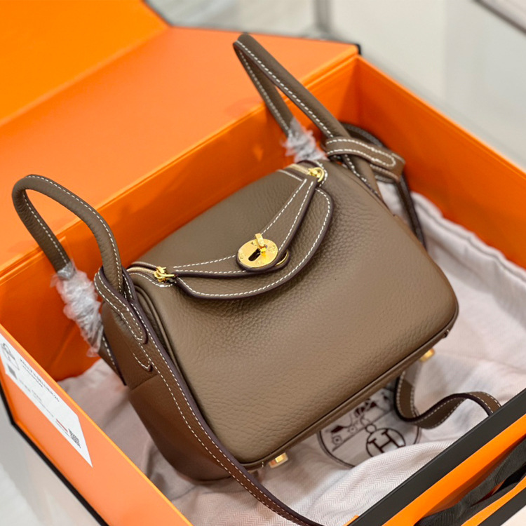 Lindy bag cowhide new mini pillow bag doctor medicine bag messenger bag female commuter doctor leather shoulder bag Lindy bag cowhide new mini pillow bag doctor medicine bag messenger bag female commuter doctor leather shoulder bag