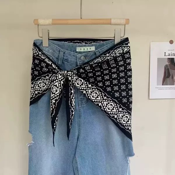Spring New Style Black Paisley Large Triangle Scarf, Summer Sun Protection Headscarf, Warm Neck Protection Silk Scarf, Hip Scarf, Silk Scarf