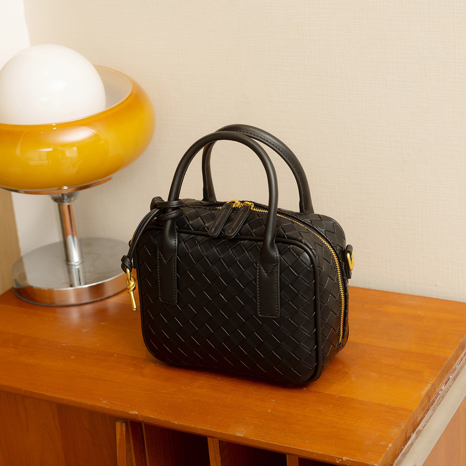 Cuscino Boston intrecciato a mano di grande capacità e di piccola nicchia, 2024, nuova moda primaverile, versatile, monospalla, da donna_voghion.com