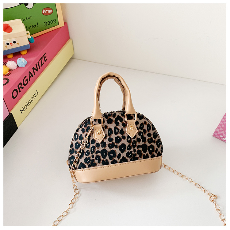 Exquisita y compacta bolsa de niña estampado leopardo extranjero mini bolso de cadena bebé nuevo estilo coreano bolso de conchas para niños