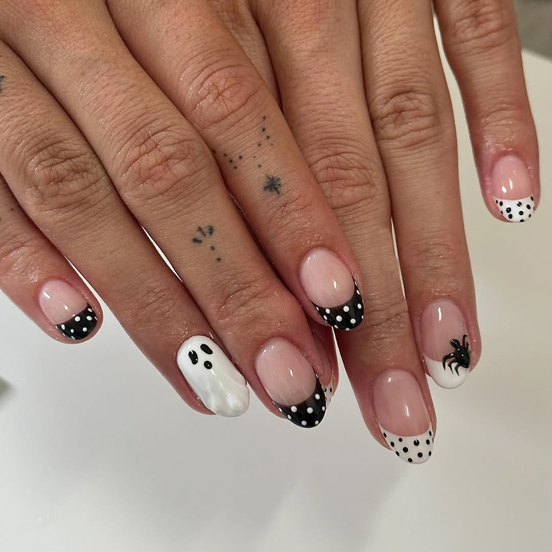 European and American Style 24-Piece Short Almond-Shaped Wearable Nails Halloween Series Black and White Polka Dot French Ghost Nail Stickers