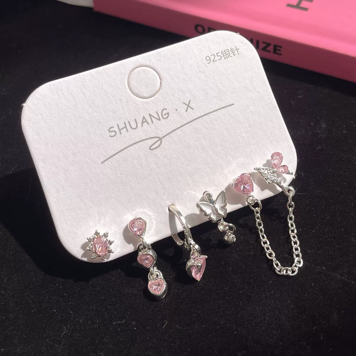 Серьги (Brand) геометрические фуксия, вставки циркония, кисточки, штифты 925 серебро
