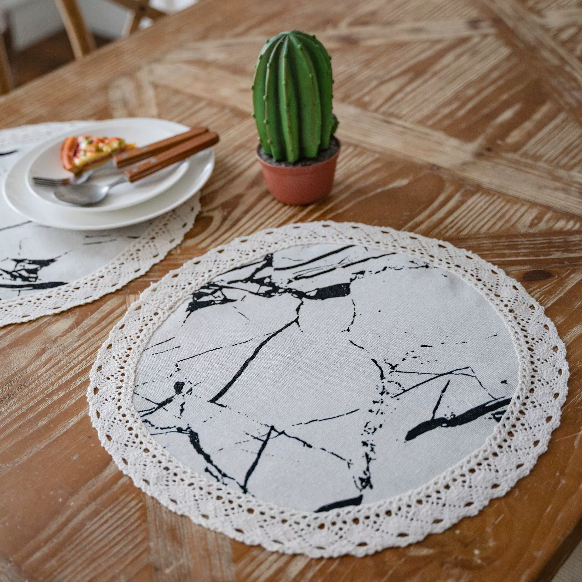 Placemat single-layer decorative lace, round and rectangular, 30/38 cm options, geometric prints