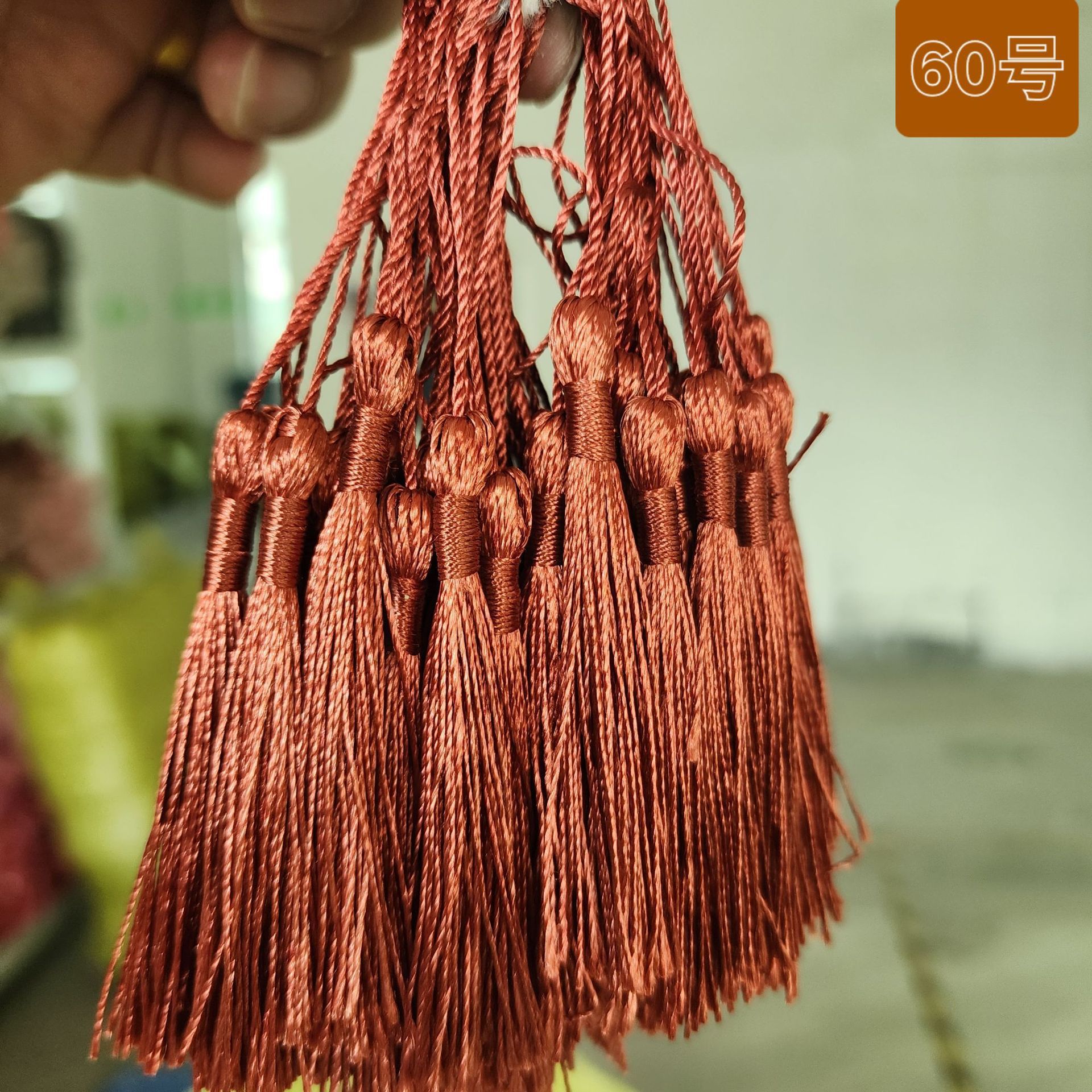Fabricantes al por mayor de bordilla pequeña espiga colgante China nodo bordilla pequeño marcador de bordilla caja de regalo colgante fan espiga