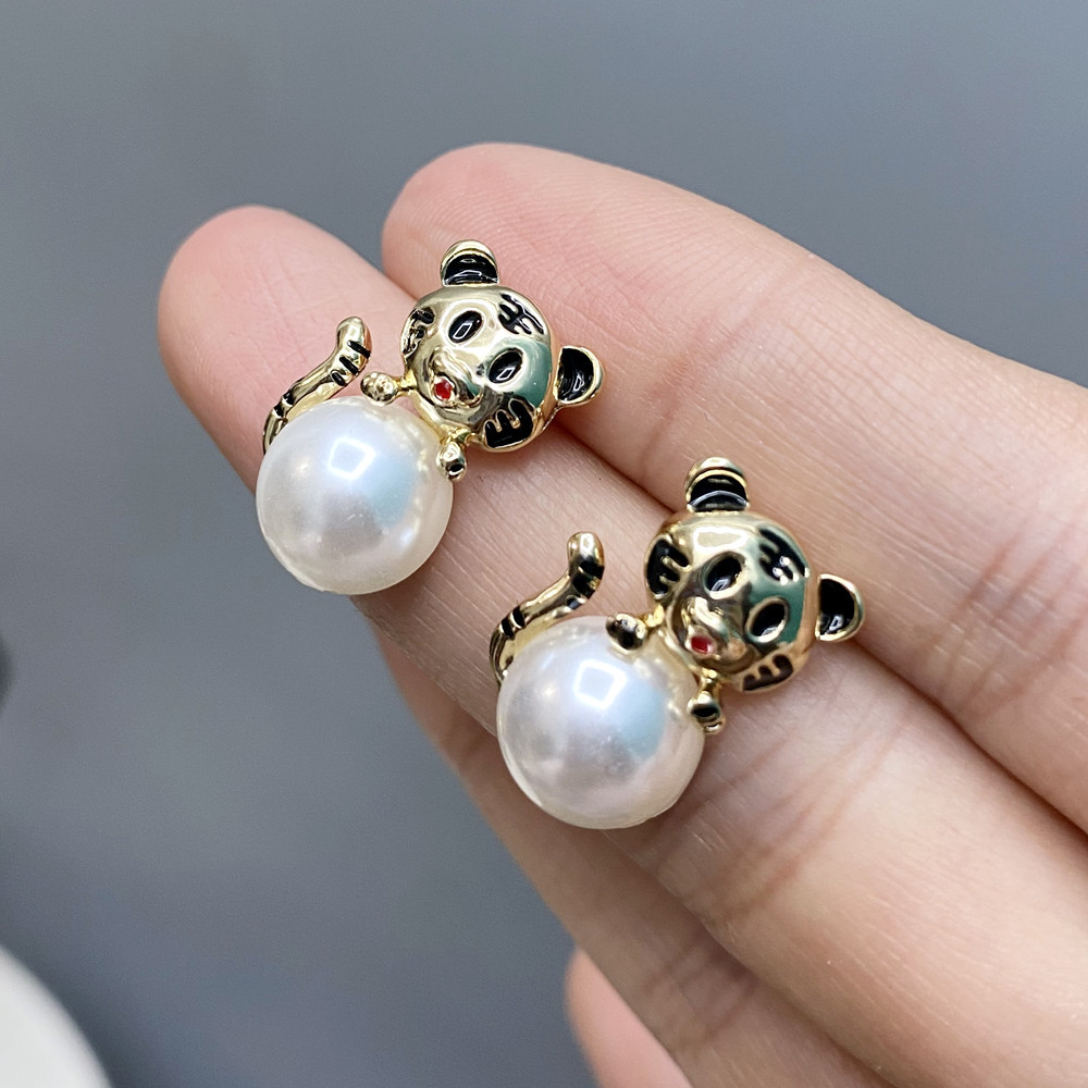 Cute Tiger Pearl Earrings Natal Year Little Tiger Cute Earrings Female display picture 3