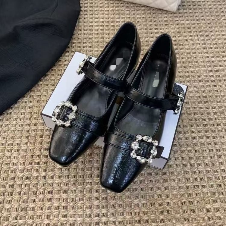Zapatos franceses de diamante Marie Jean 2026 nuevo verano una palabra zapatos de una sola palabra temperamento versátil zapatos super hadas zapatos de una sola boca superficial zapatos