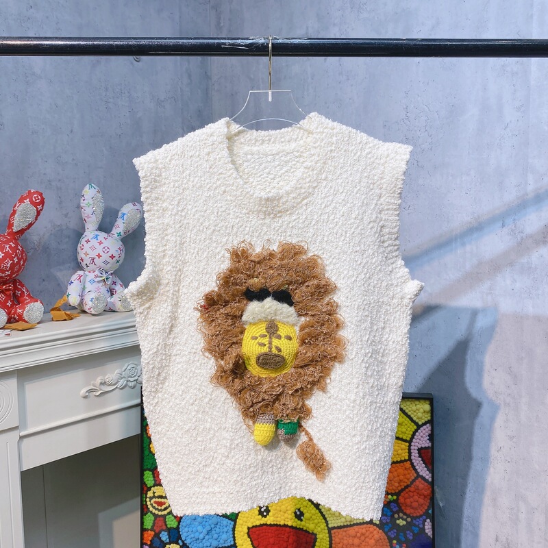 Niche design 2022 early autumn new creamy-white hand hook lion zebra camel velvet woolen vest pullover top