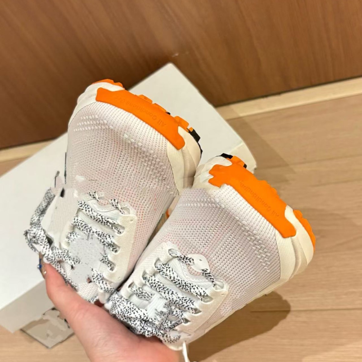 ——0904-2 Five-color trail running shoes, featuring a mesh upper, abrasion-resistant and scratch-resistant material, and a toe cap for impact protection. Casual and versatile