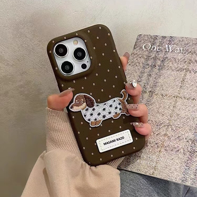 Perro de lunares de cuero ins para iPhone16promax dibujos animados 14 funda para teléfono 13 Apple 15P color sólido 16