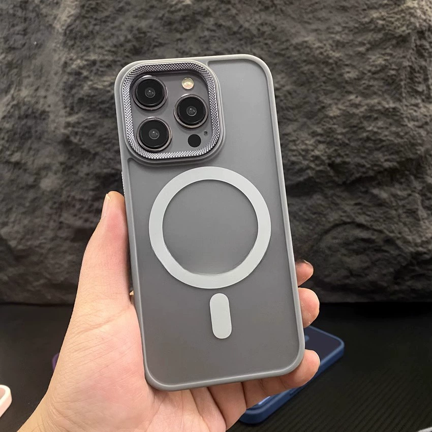 Чехол для телефона Apple iPhone 16 серии, матовый прозрачный силикон, защитa магнитного объектива, толщина 1,5 мм