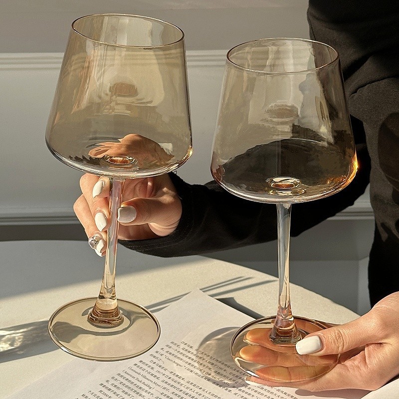 Tazas de vino de ámbar borgoña europeas tazas de vino de alto pie tazas de vino de alto nivel de inspiración de alto nivel de tazas de vidrio caseras de vino tinto