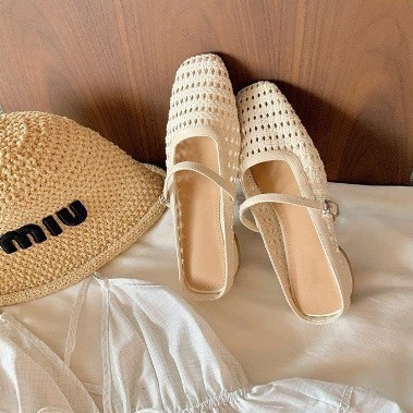 Universal retro woven mule square toe with a strap