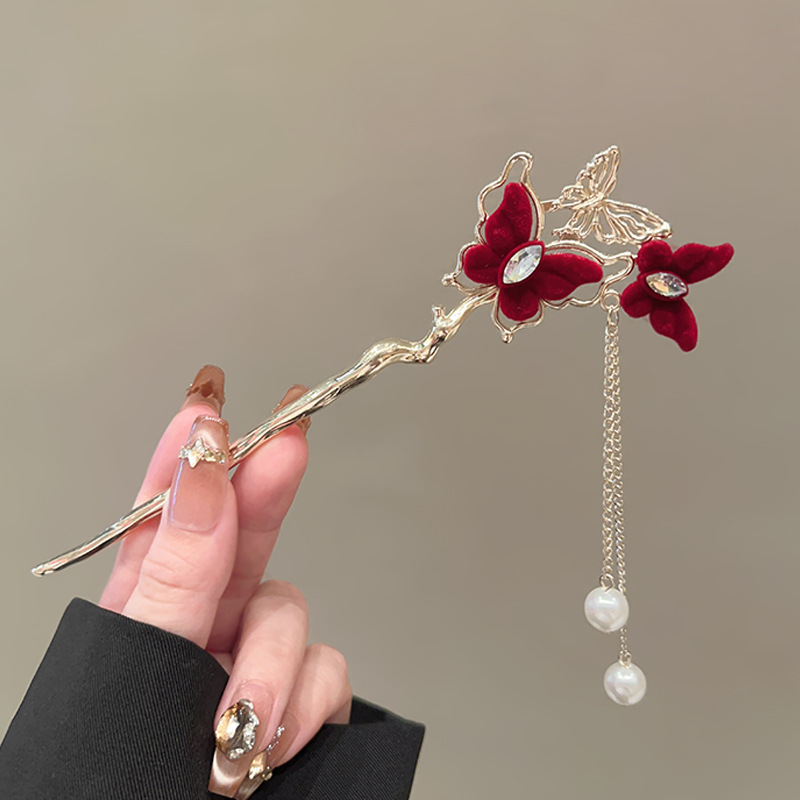 Golden Chinese hairpin with tassels