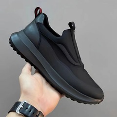 男性靴クロスボーダー卸売り純黒色男性運動靴通気性ソフト底ファッション厚い底カジュアル靴男性靴ランニング靴