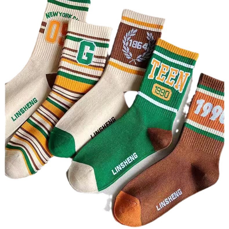 Calcetines retro americanos Calcetines de cuatro estaciones Calcetines de tubo a rayas Color de contraste Escuela británica Estilo Mori Calcetines con letras Pareja