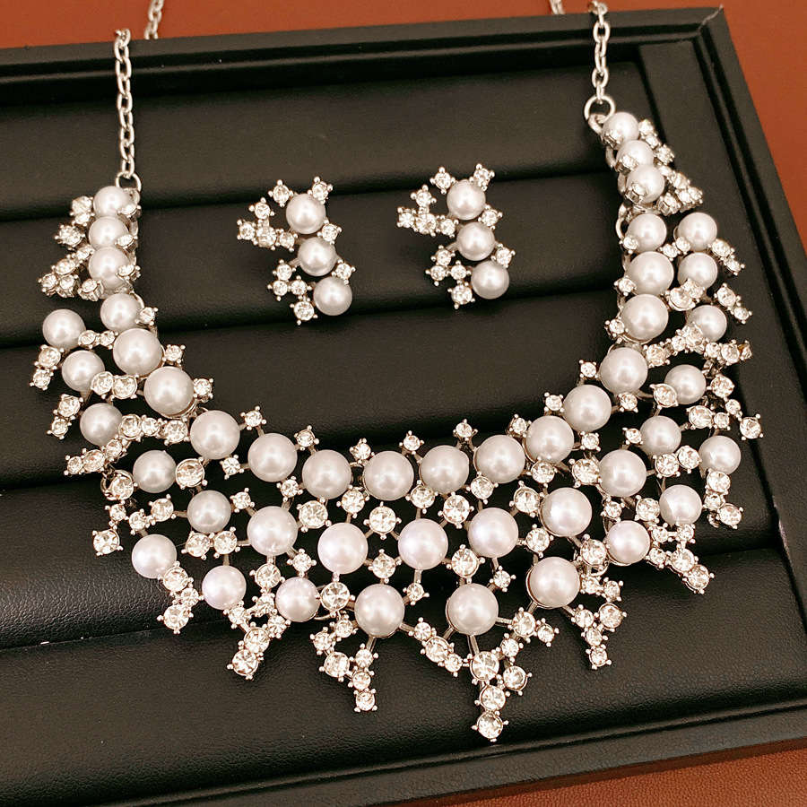 Collar de perlas de diamante hueco perlas de lujo ligero nicho cerradura palacio estilo exquisito conjunto de joyas de moda al por mayor image 7