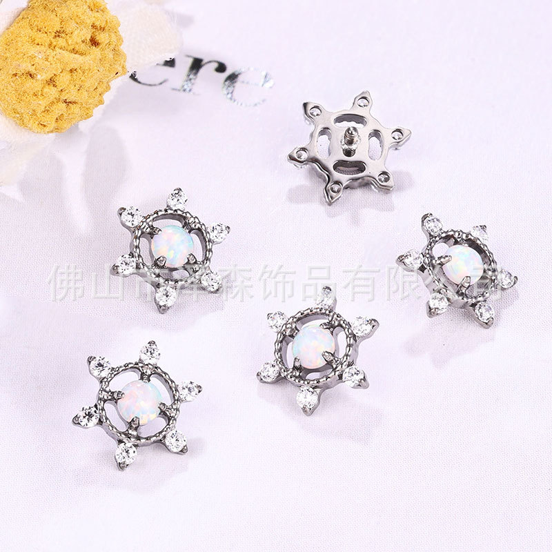 16G labret stud size and finish detail