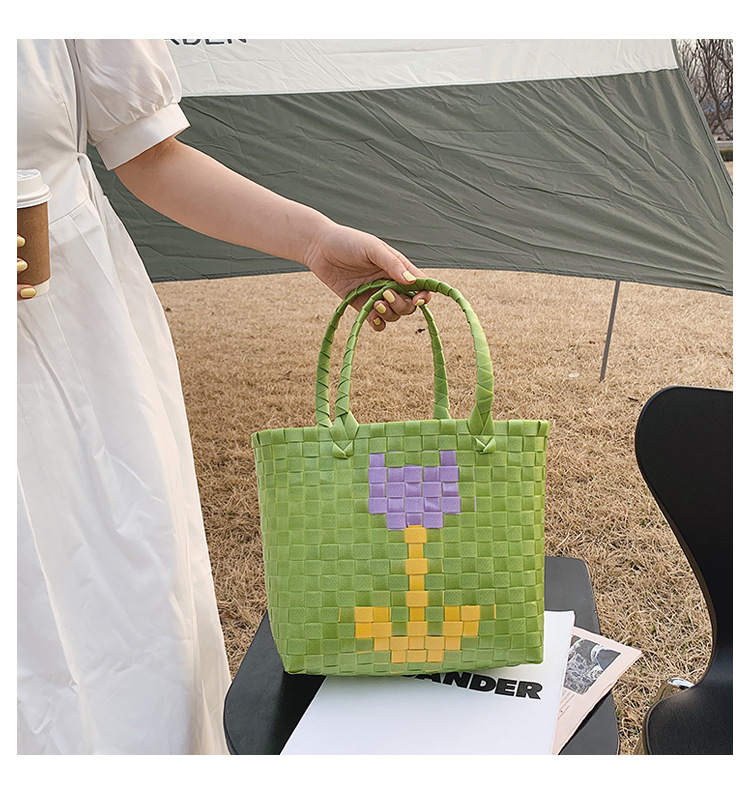 Fashion Woven Flower Portable Bag display picture 23