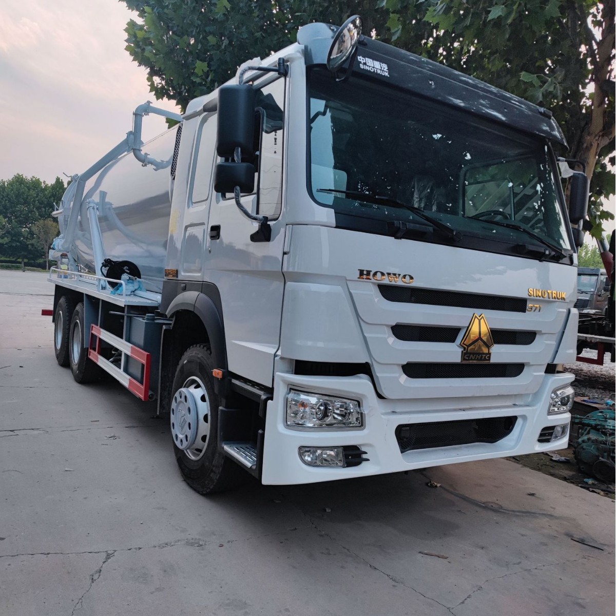 Used Dump Truck for Export, Shaanxi Automobile Delong F3000 6X4 Rear Eight-Wheel Dump Truck with Weichai Engine