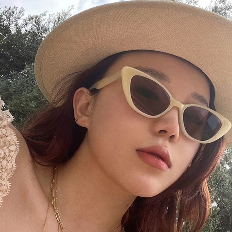 2024 nuevas gafas de sol retro triángulo ojo de gato al por mayor sunglasses montura pequeña gafas de sol mujeres gafas de sol hombres