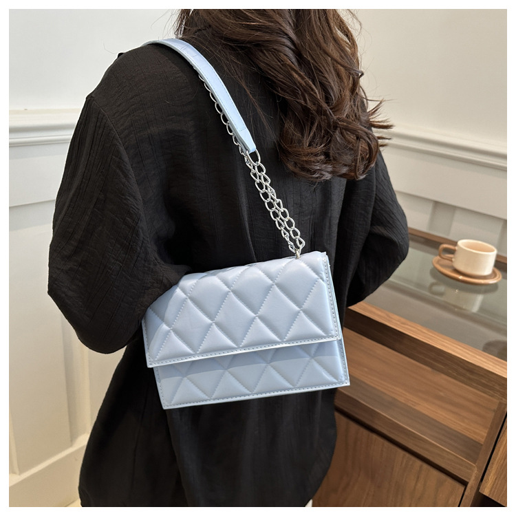 The 2024 autumn new French niche design chain small square bag, a fashionable macaron color single-shoulder crossbody bag undefined