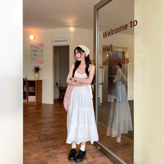 Gentle Seaside Vacation Strap Long Dress Women's Summer 2025 New Waist Covering Sweet Elegant French dress