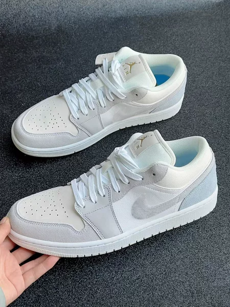 Authentic AJ1 low, Putian-style shoes, with a distinctive inverted hook design, low-top, trendy skate shoes, black warrior, lightning design, unisex athletic shoes for cross-border sales