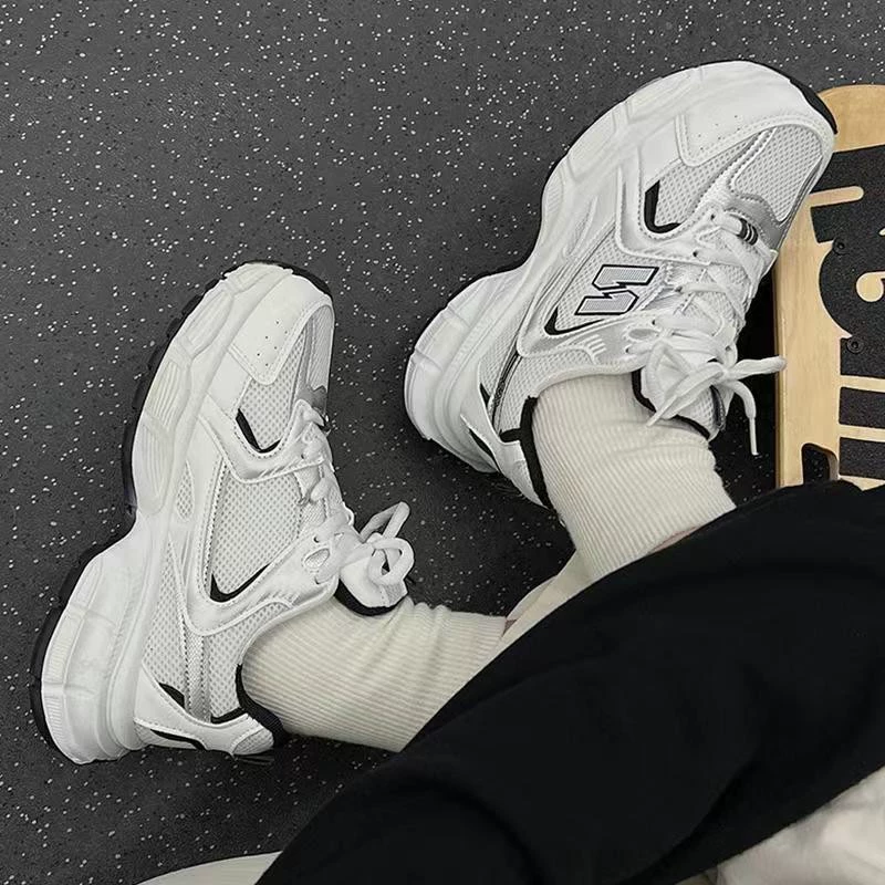 Женская обувь для папы, новинка 2024 года, летняя женская обувь, универсальная популярная белая сетчатая обувь на толстой подошве, дышащая повседневная спортивная обувь