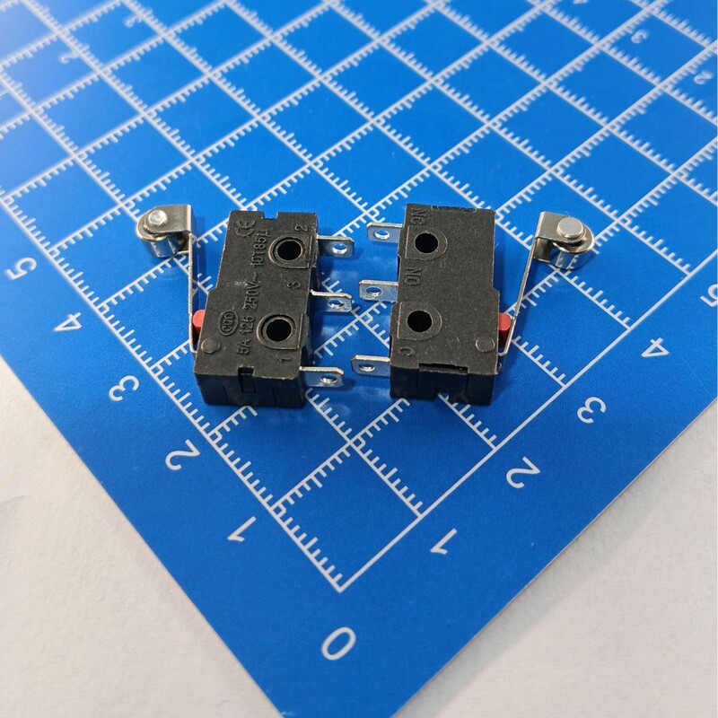 Micro Switch with Three Pins and Metal Roller, Travel Switch, Mouse Reset Button, Electrical Switch Micro Switch with Three Pins and Metal Roller, Travel Switch, Mouse Reset Button, Electrical Switch
