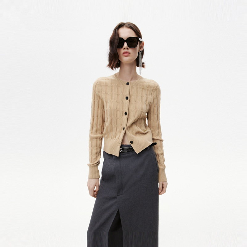 High-Quality Factory Direct 26-Gauge Knit Cardigan for Autumn and Winter, Made of Sheep Wool and Cashmere, with a Sophisticated Twisted Cable Texture, Short Style