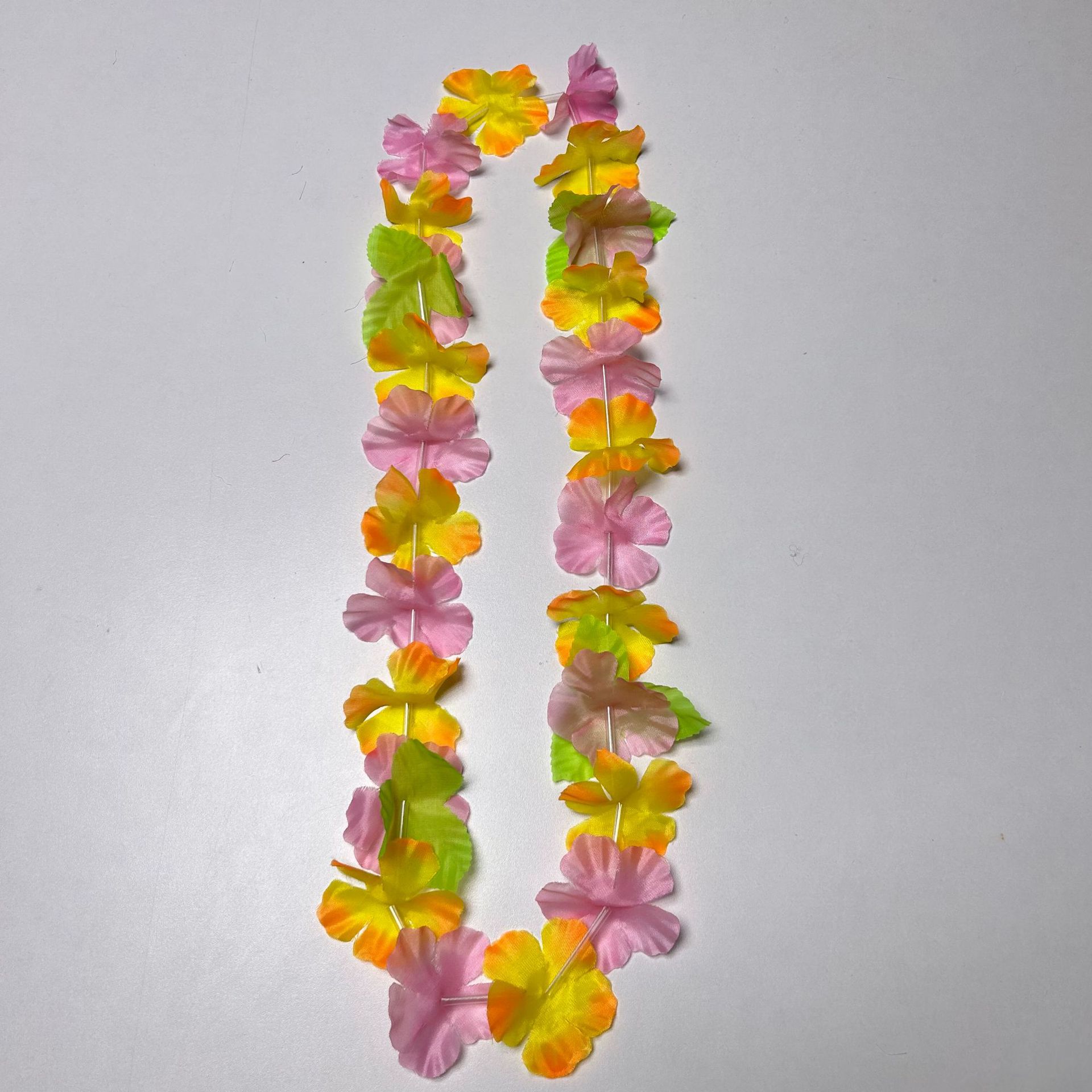 Tela de poliéster transfronteriza 6 cm corolla de flores 24 piezas más hojas festivales costera de fotos accesorios decoración corolla de flores de cuello