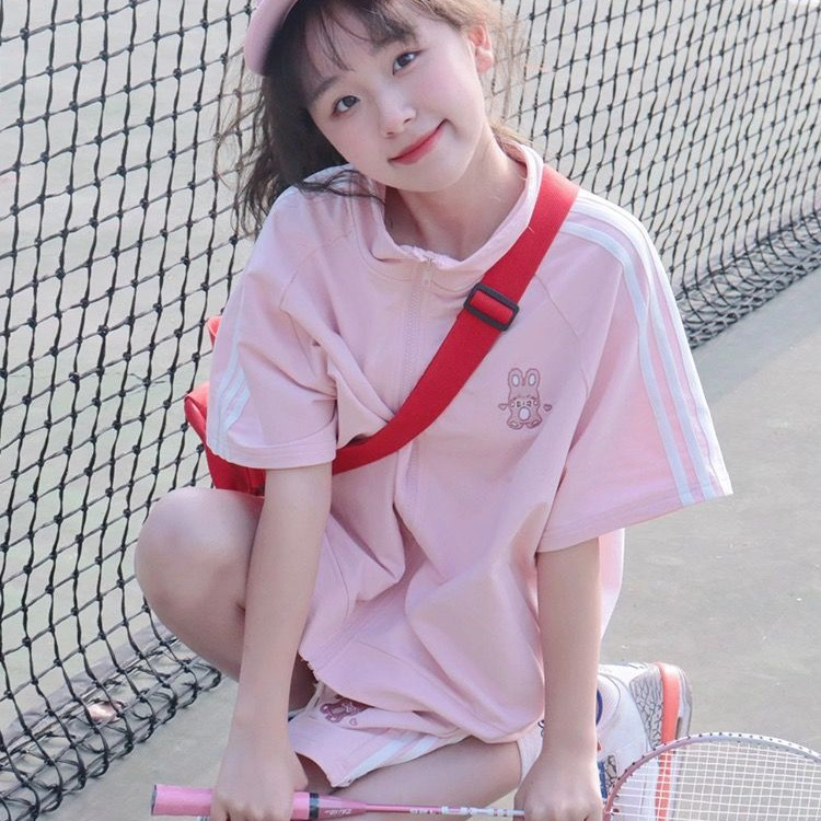 대학 스타일의 핑크 스포츠 세트 여성 여름 새로운 느슨한 패셔너블 세련된 캐주얼 투피스 반바지